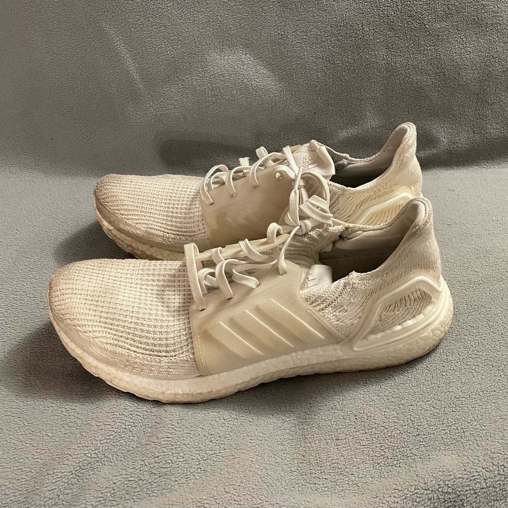 Men’s Size 11 Adidas Boost Sneaker